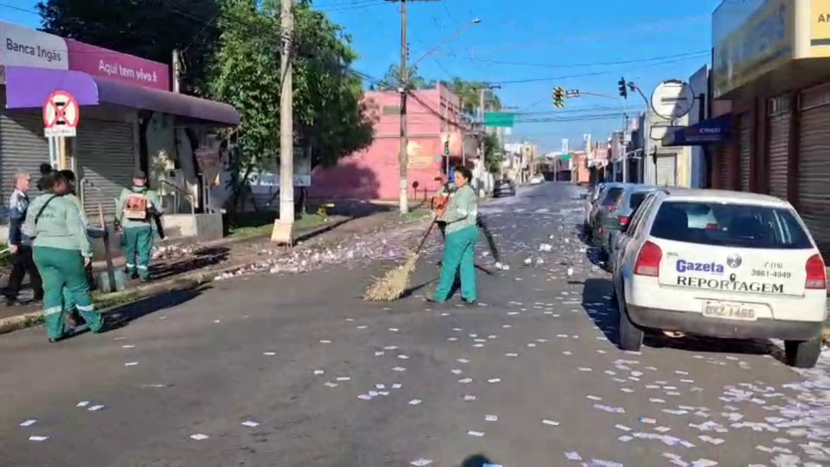 Polícia apreende 15,6 kg de santinhos e R$ 5,6 mil após denúncia de propaganda irregular em Mogi Guaçu
