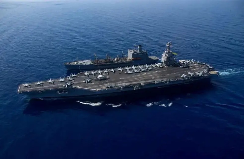 O porta-aviões USS Gerald R. Ford, o maior da Marinha americana, foi destacado para a região. — Foto: Reuters