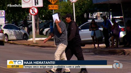 Médica dermatologista explica a importância de manter a pele hidratada no tempo seco