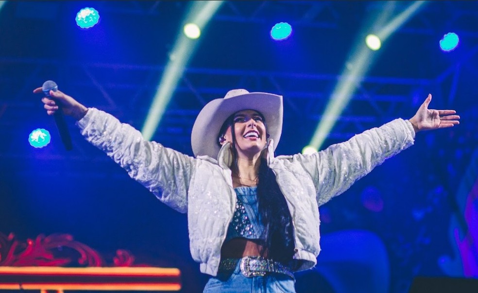 Ana Castela colocou os fs para cantar e danar na Festa Junina de Votorantim   Foto: Divulgao/@victordealmeidafotos