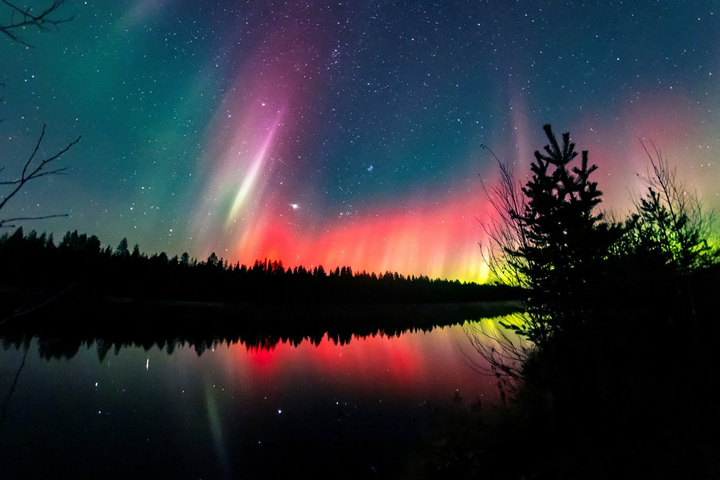 2024-10-08t113004z-1649839184-rc2wfaajut4u-rtrmadp-3-finland-northernlights As melhores fotos da aurora boreal pelo mundo, após nova tempestade solar