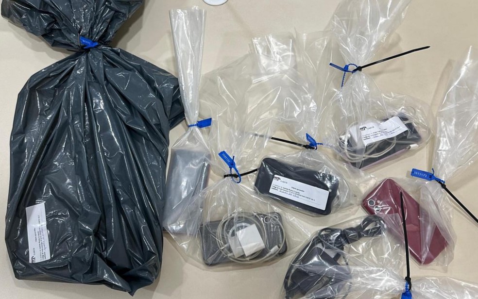 Objetos apreendidos durante operação do Ministério Público contra suspeitos de fraudes em licitações em Senador Canedo, Goiás — Foto: Divulgação/MP-GO