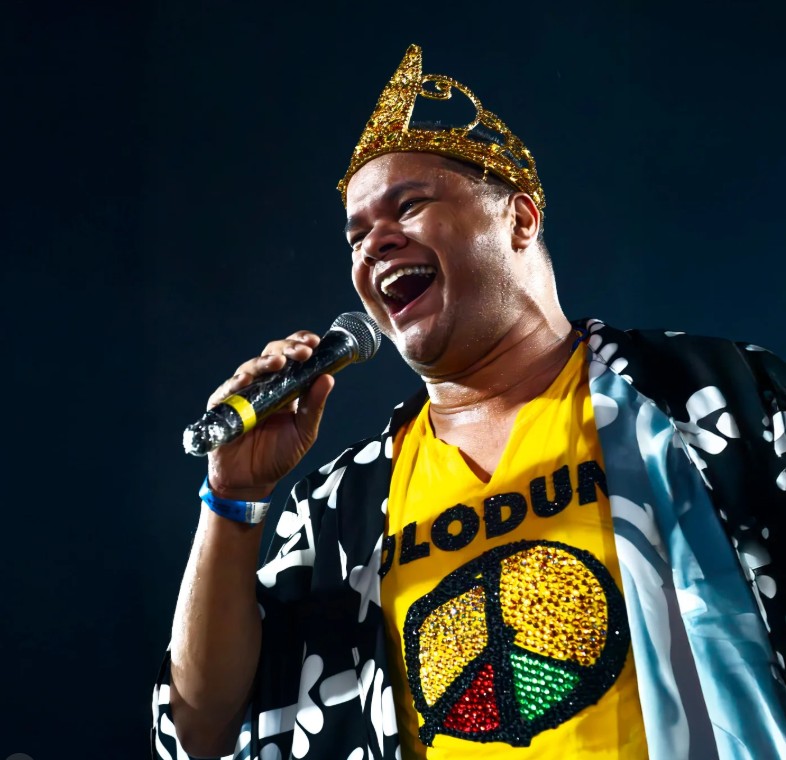 Cantor Antônio Bahia celebra música e diversidade brasileira no show 'Brasil Profundo'