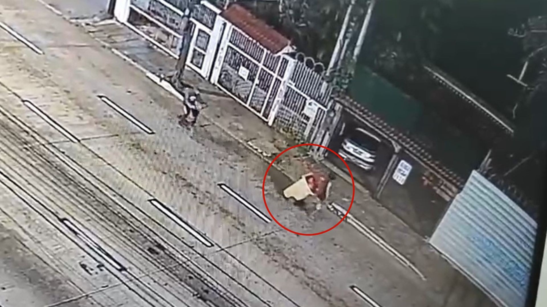 Mulher encontrada morta dentro de lixeira com mãos e pés amarrados em Porto Alegre foi vítima de feminicídio, diz polícia