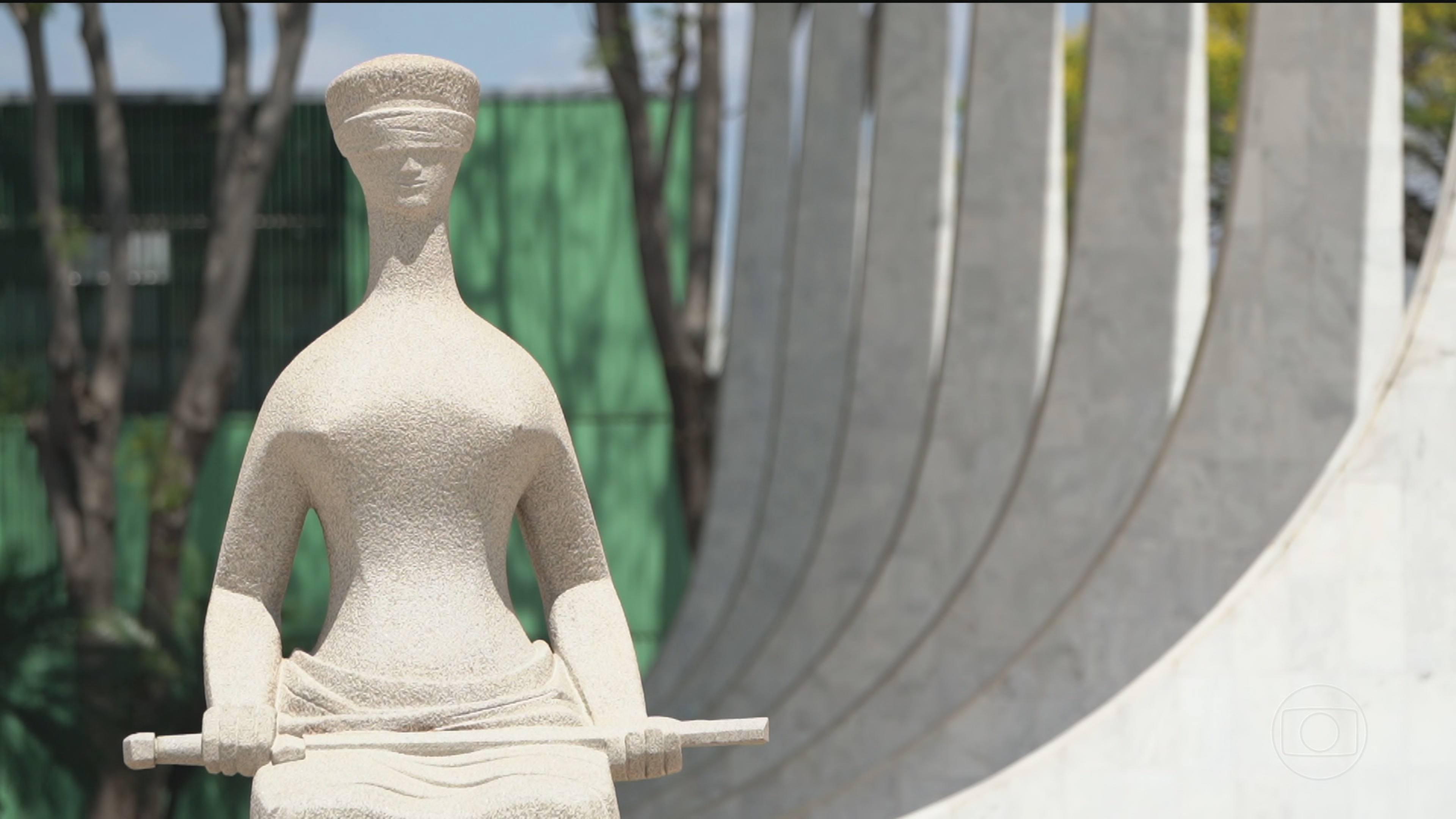 Flávio Dino determina fim da aposentadoria compulsória remunerada como penalidade máxima imposta a juízes