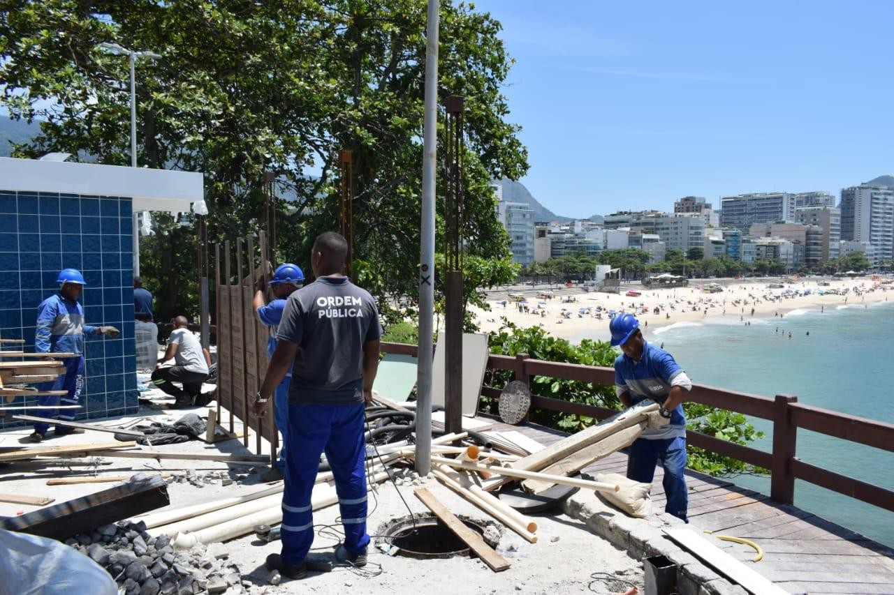 Quiosque irregular no Mirante do Leblon é demolido