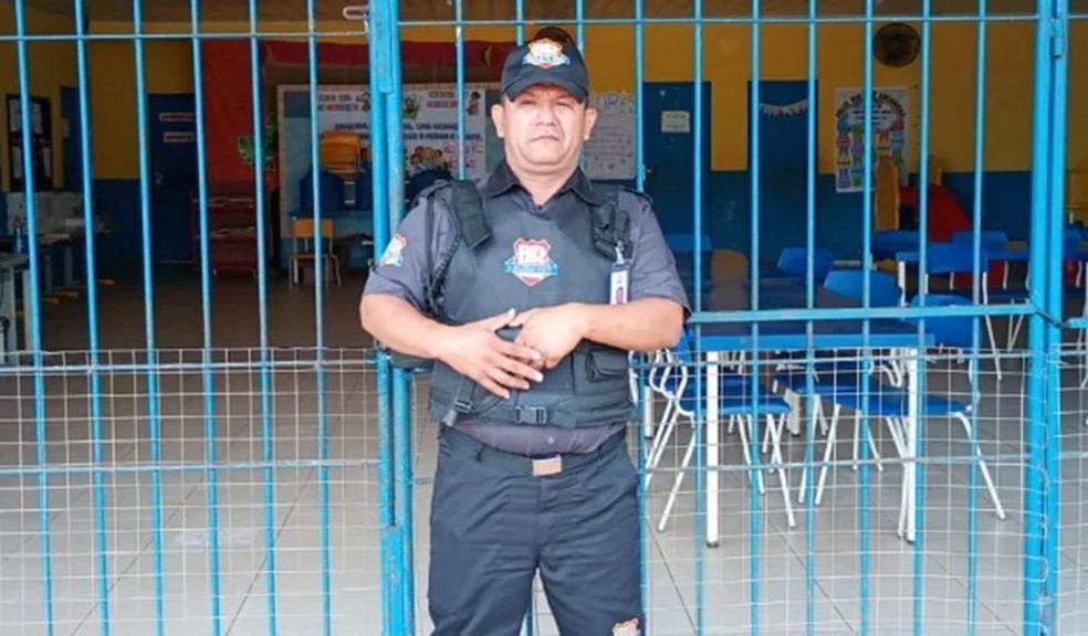 Vanderson Vilena de Assunção, vigilante baleado enquanto trabalhava em escola — Foto: Reprodução