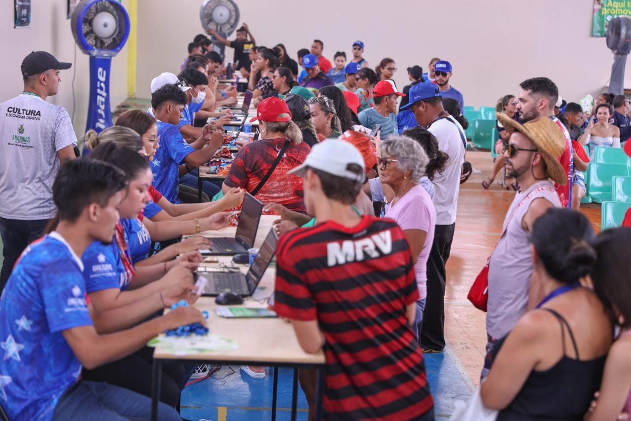 Festa dos Visitantes com shows de Belo e Thiaguinho tem troca de alimentos por ingressos estendida em Parintins