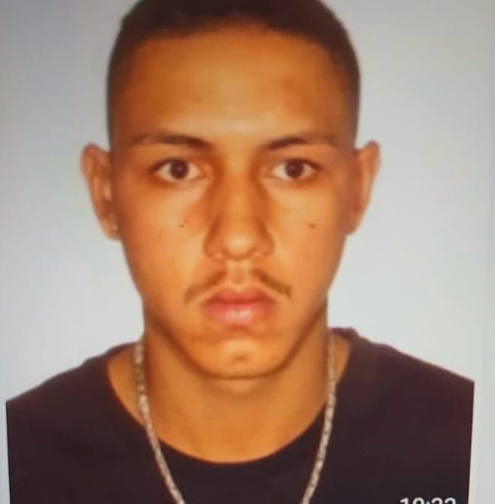 João Vitor, de 22 anos, foi assassinado junto com a filha de 2 anos — Foto: Divulgação