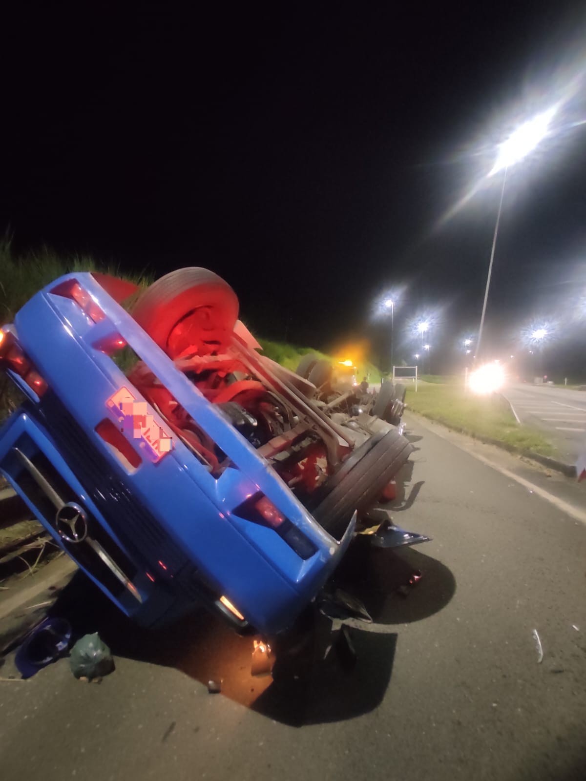 Acidente em Vassouras: Caminhão tomba e mulher morre 