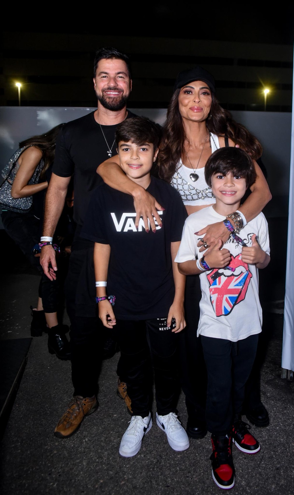 Juliana Paes e família no segundo dia de Rock in Rio 2022 — Foto: Webert Belicio/Agnews 