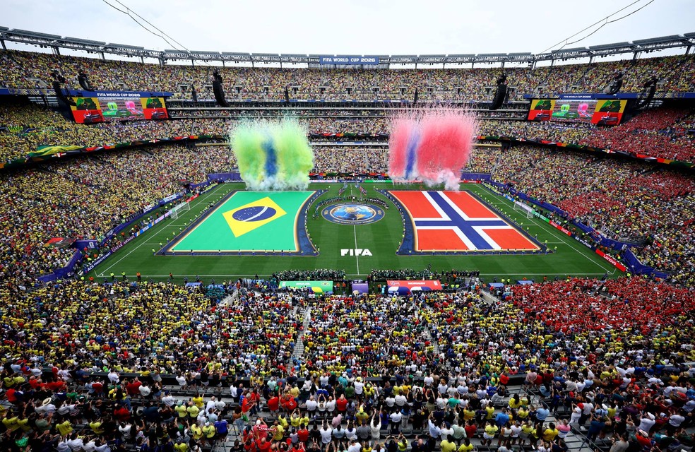 Oitavas de Final - Brasil x Noruega - Estádio New York New Jersey, East Rutherford, Nova Jersey, EUA - 5 de julho de 2026. Visão geral dos jogadores se alinhando antes da partida — Foto: REUTERS/John Sibley
