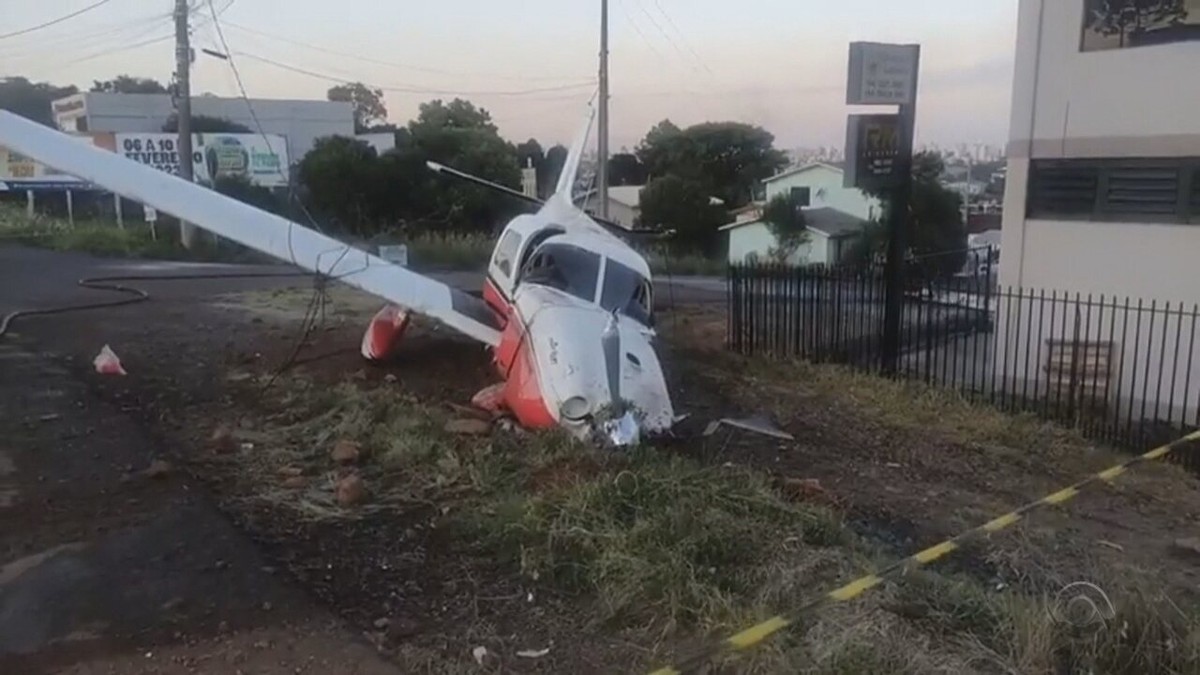 Avião pequeno cai próximo ao aeroporto de Erechim (RS) #shorts 