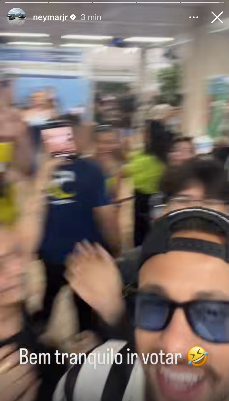 Neymar causa tumulto ao votar no litoral de SP: 'Bem tranquilo'