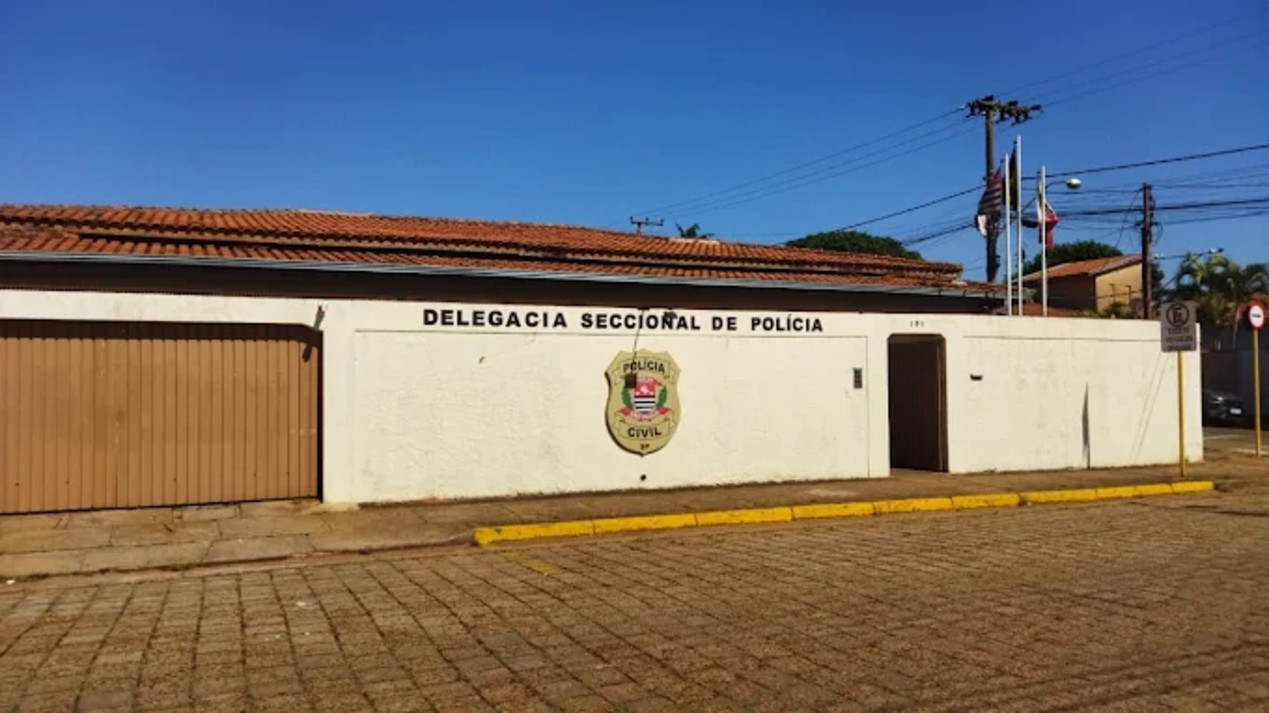 Homem é preso depois de tentar roubar mulher, carro, carrinho de bebê, invadir casa e agredir moradores no interior de SP