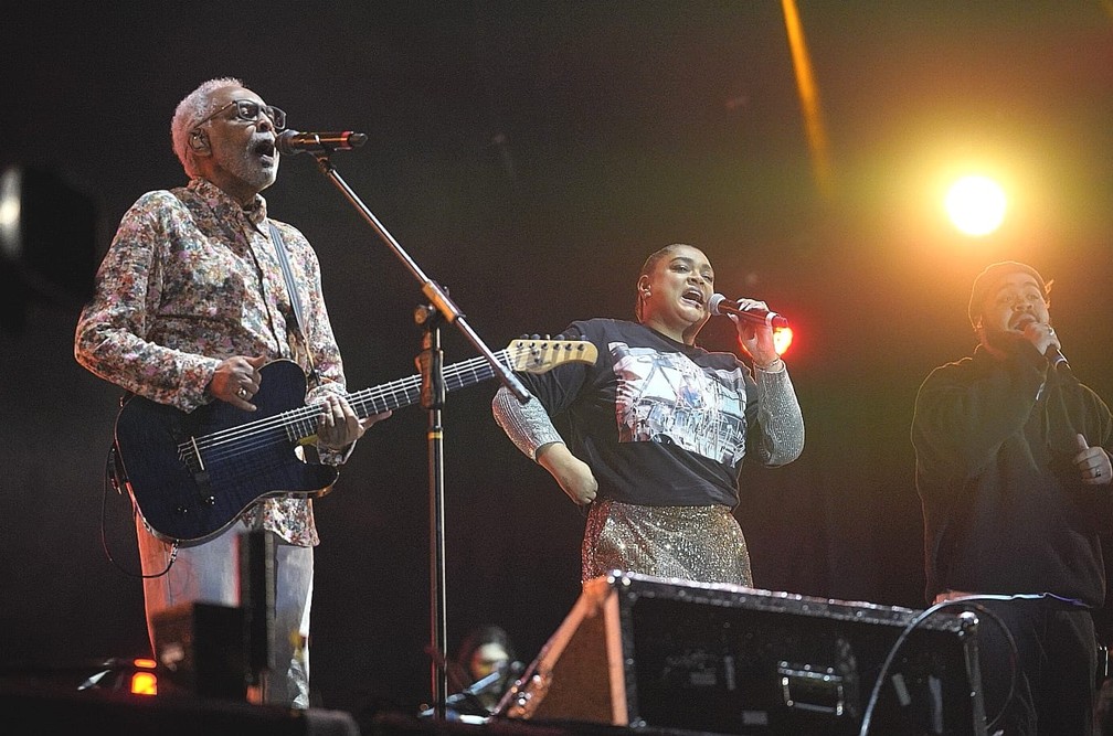 Gilberto Gil, Preta e Francisco durante apresentação no terceiro dia do Rock in Rio 2022 — Foto: Marcos Serra Lima/g1