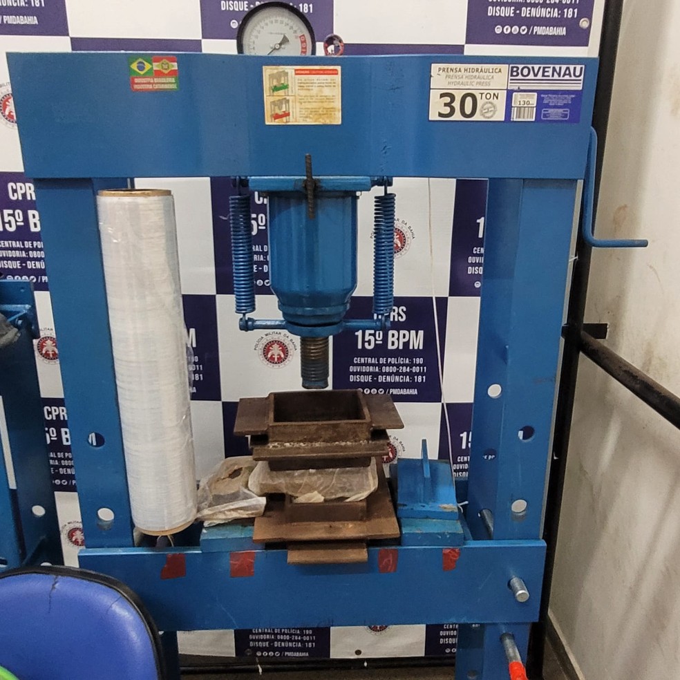 Máquina usada para embalar drogas também foi apreendida — Foto: SSP-BA