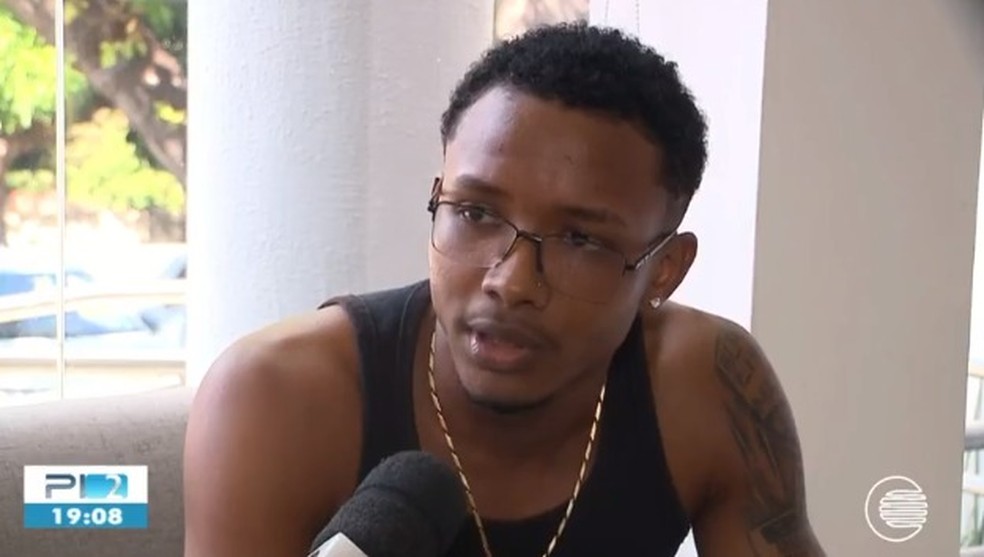 Jovem é demitido após denunciar racismo praticado por colega de trabalho em Teresina: 'disse que todo preto era macaco' — Foto: Reprodução
