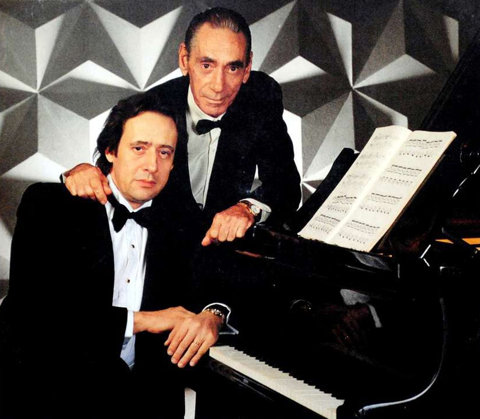 Arthur Moreira Lima (ao piano) com Nelson Gonçalves na capa do disco ‘O boêmio e o pianista’, de 1992 — Foto: Reprodução