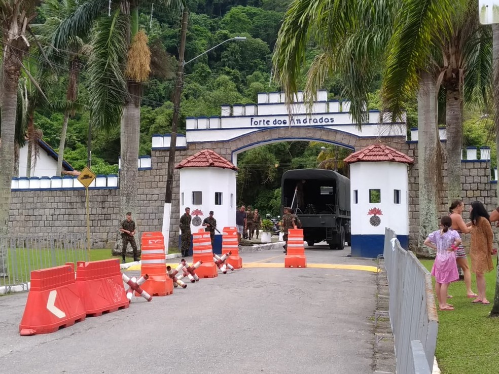 Bolsonaro irá ao Guarujá na quinta para descanso com a filha