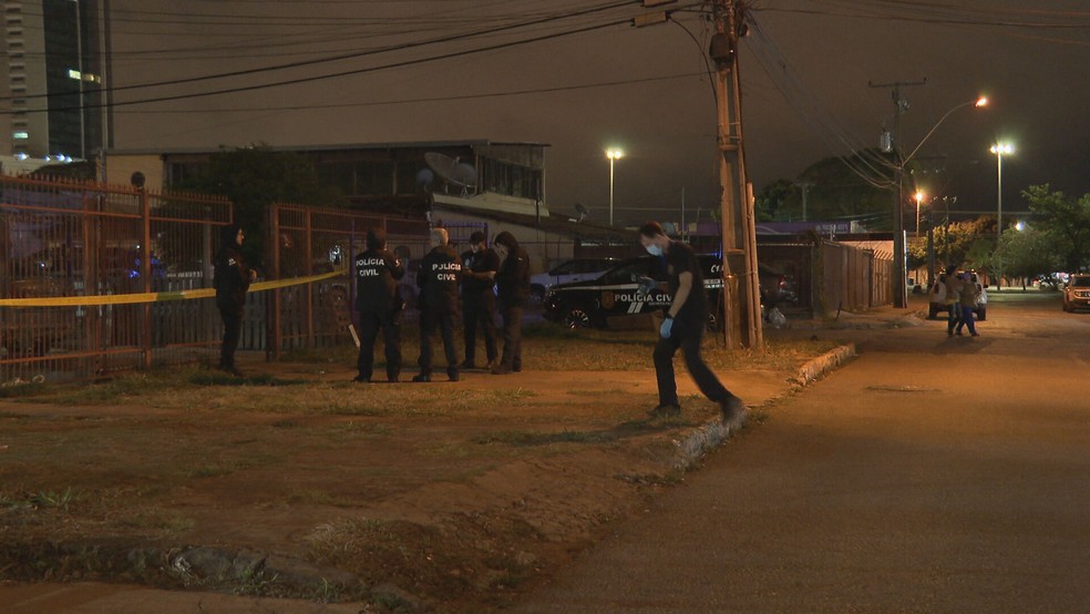 Local onde mulher de 31 anos foi perseguida e morta a tiros em Taguatinga. — Foto: TV Globo