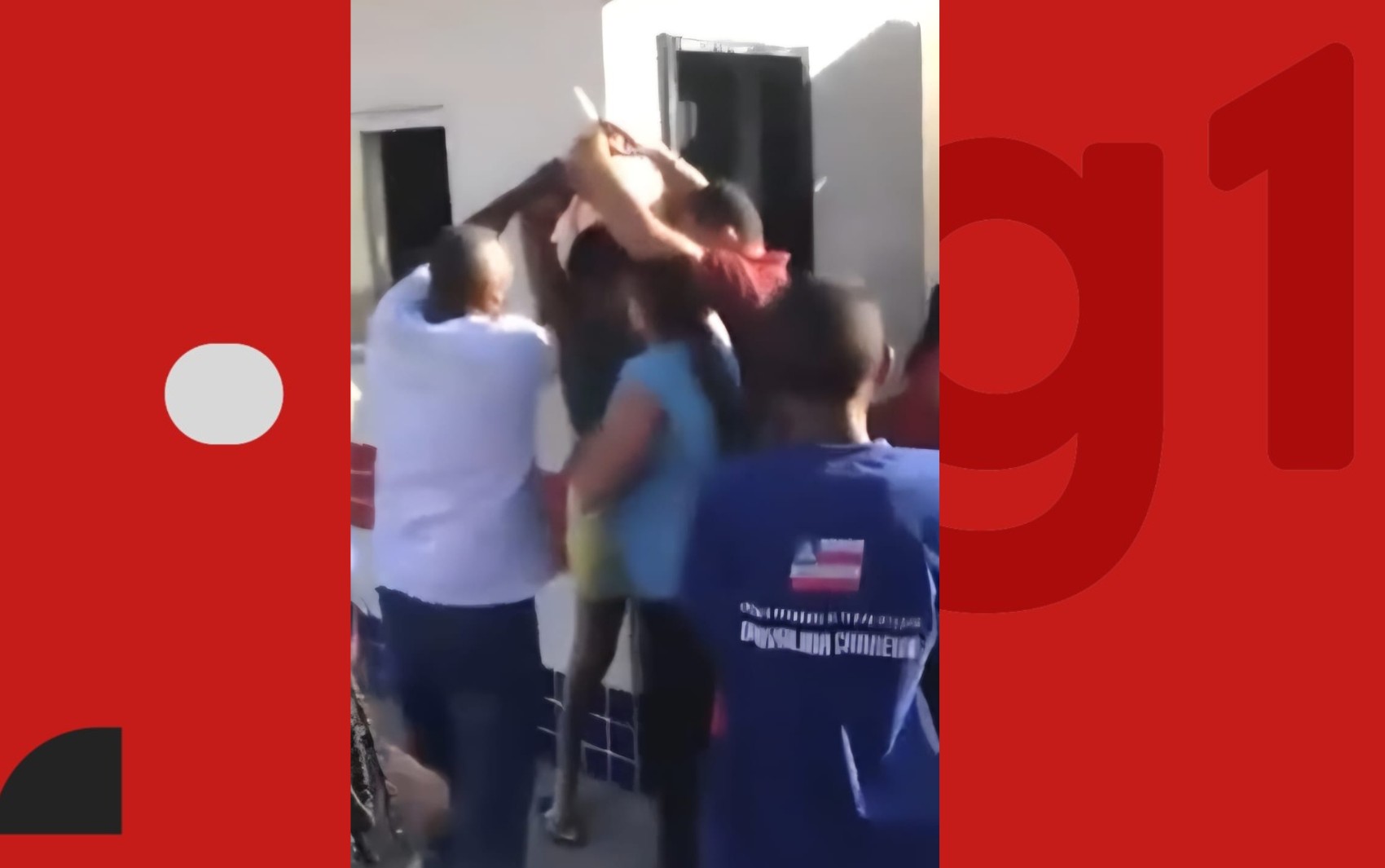 Mães de alunas brigam dentro de escola em Feira de Santana
