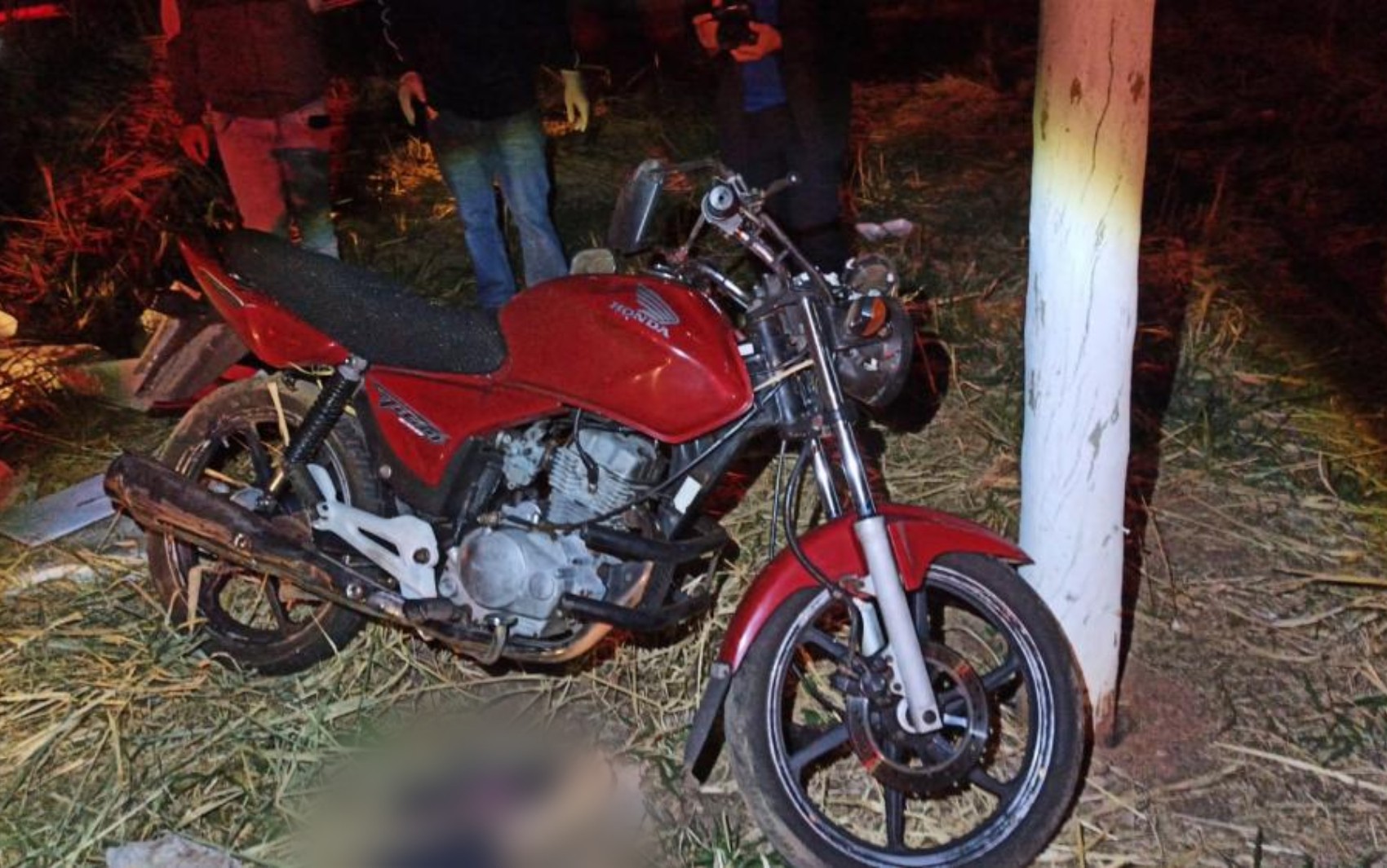 Jovem morre após perder o controle de moto e bater contra outdoor em ...