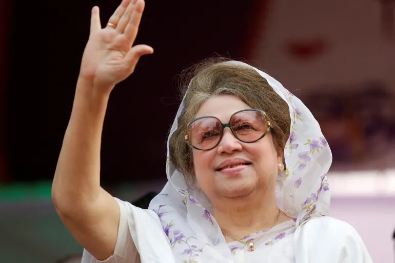 Khaleda Zia, primeira mulher a ser primeira-ministra de Bangladesh, morre aos 80 anos