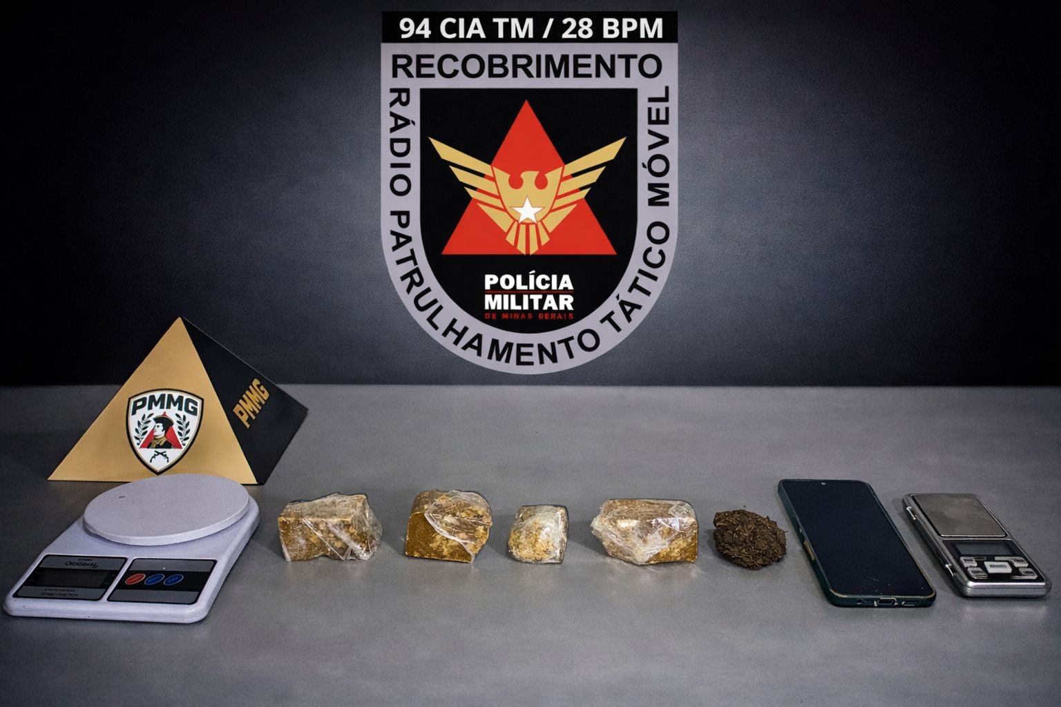 Após denúncia, mulher é presa com ‘supermaconha’ e porções de crack em Unaí