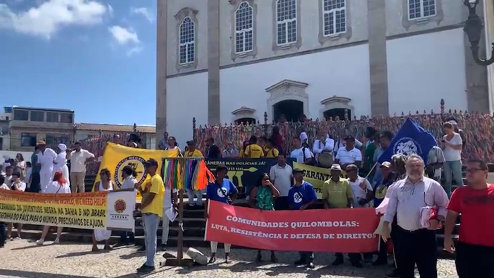 Movimentos negros pedem justiça pelo assassinato de Mãe Bernadete protestam contra violência policial em Salvador — Foto: Movimento Aquilombar