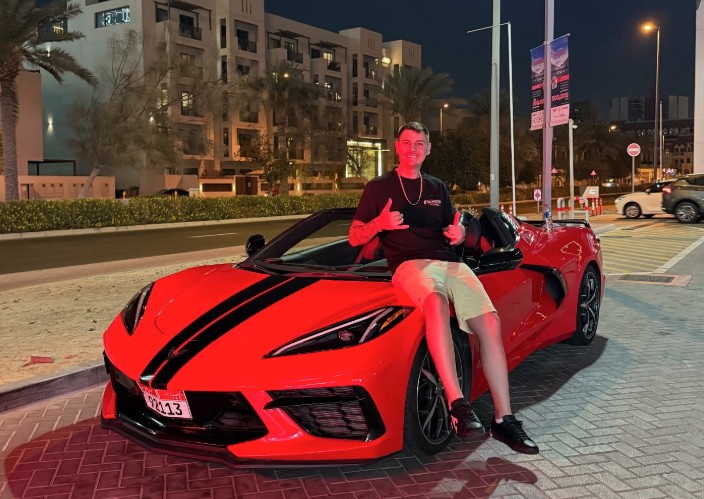 Influenciador do Paraná foragido em Dubai por divulgar 'Jogo do Tigrinho' é preso pela Interpol