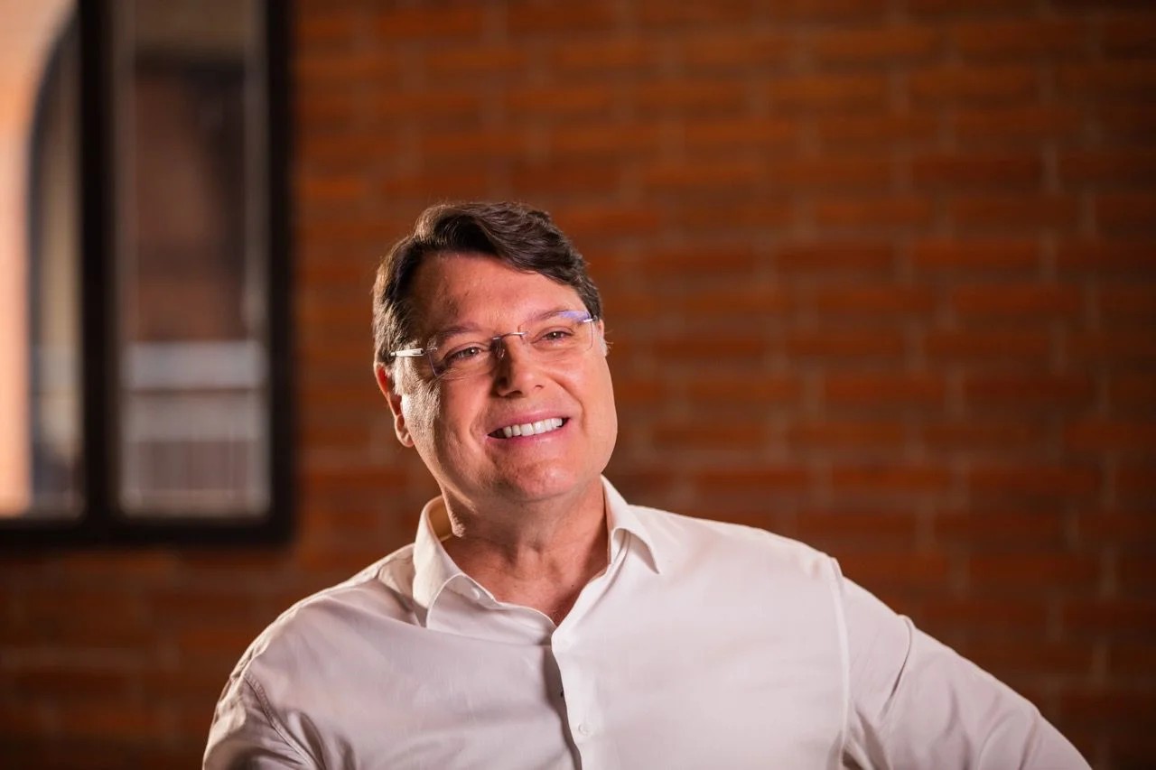 Kiko Caputo se filia ao Novo e é anunciado como pré-candidato ao governo do DF