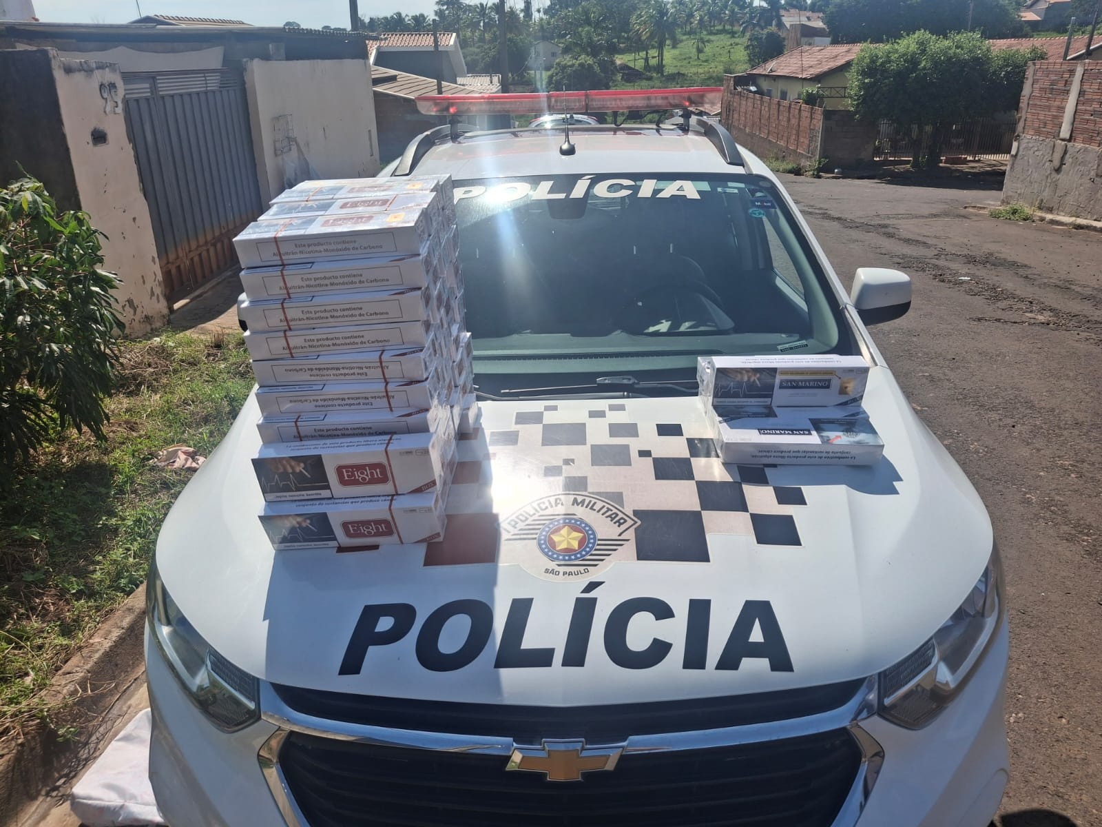 Homem é preso com mais de 50 pacotes de cigarros estrangeiros sem documentação fiscal, em Osvaldo Cruz