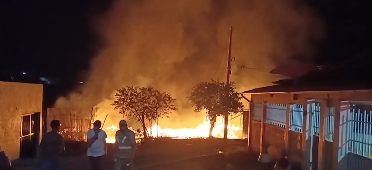 Incêndio destrói quatro casas de uma mesma família em Tucuruí, no PA