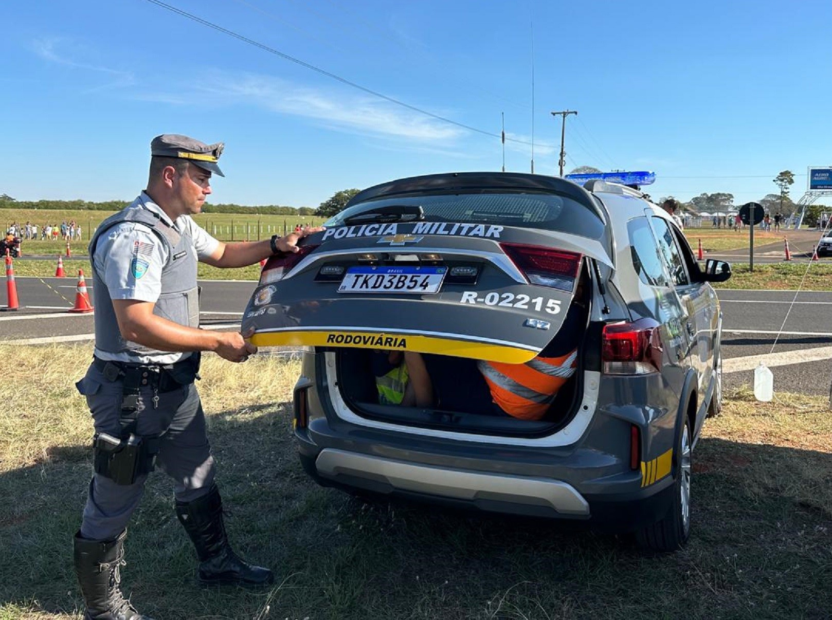 Homens exigem pagamento de estacionamento à motoristas, fazem ameaças e acabam detidos por extorsão em Regente Feijó