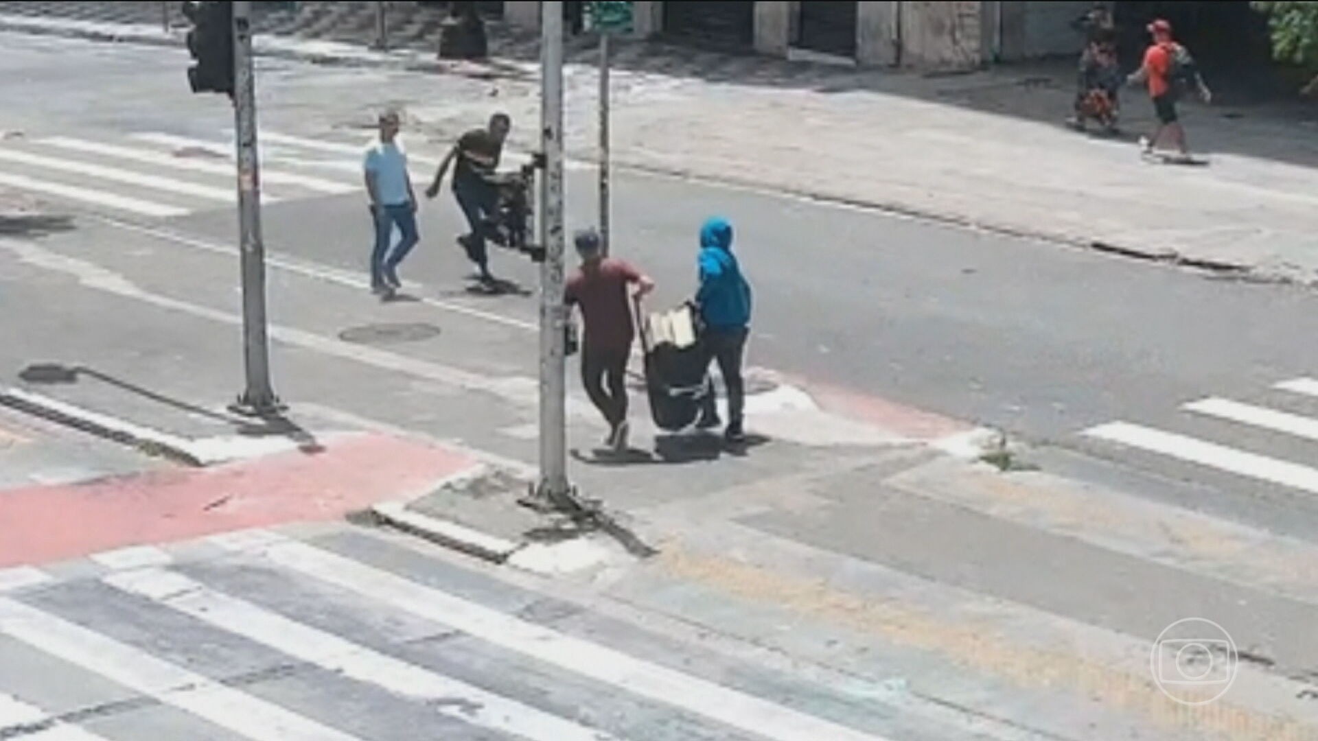 Jornal Nacional tem acesso a imagens que mostram roubo de obras de arte de biblioteca de São Paulo