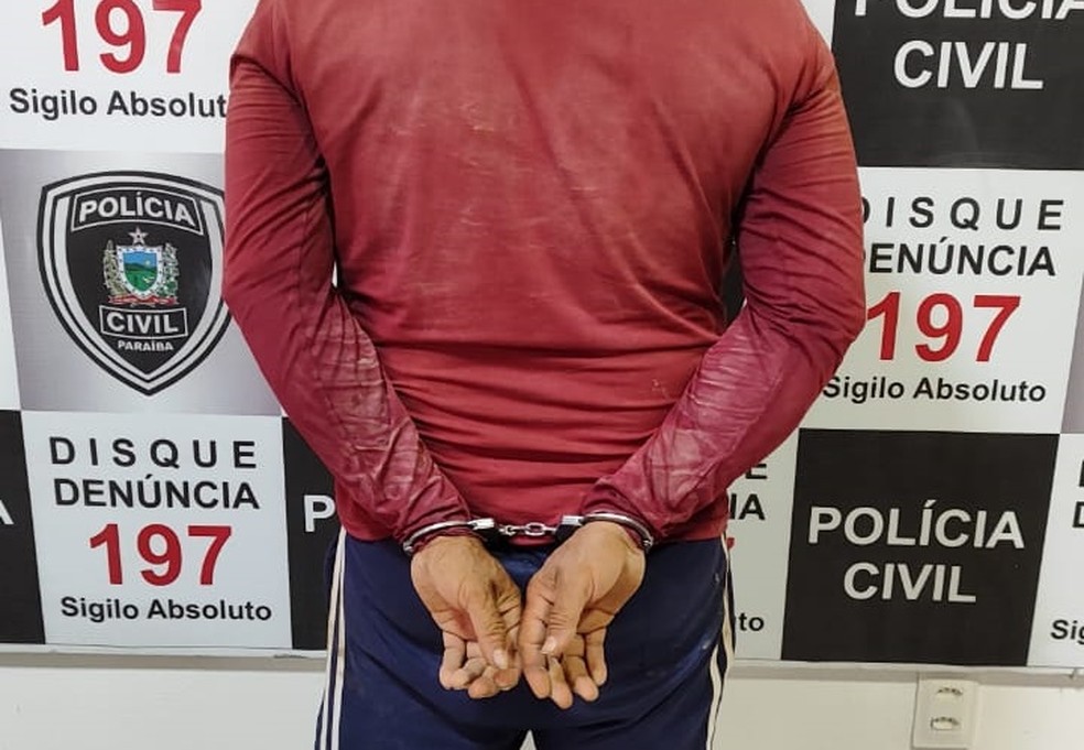 Homem é preso em Bayeux após quatro anos foragido suspeito de assassinar o padrasto — Foto: Polícia Civil da Paraíba/Divulgação