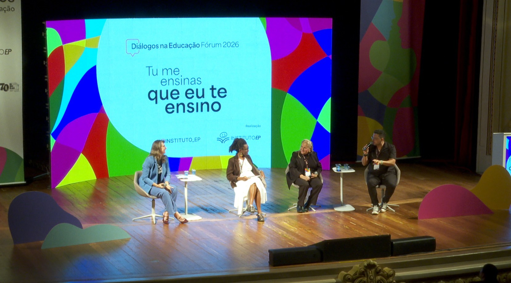 Fórum 'Diálogos na Educação' reúne especialistas e professores em debate sobre os desafios do ensino