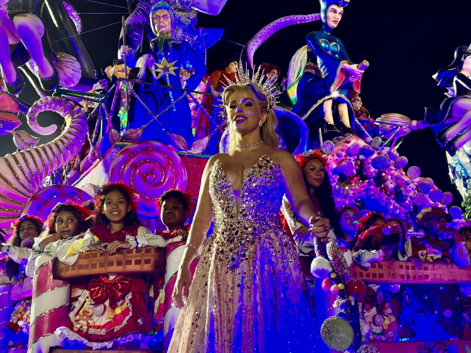 

Sexta-feira 13: Fabi Bang, a Glinda de Wicked, celebra 'energia feminina das bruxas' como destaque da Colorado do Brás