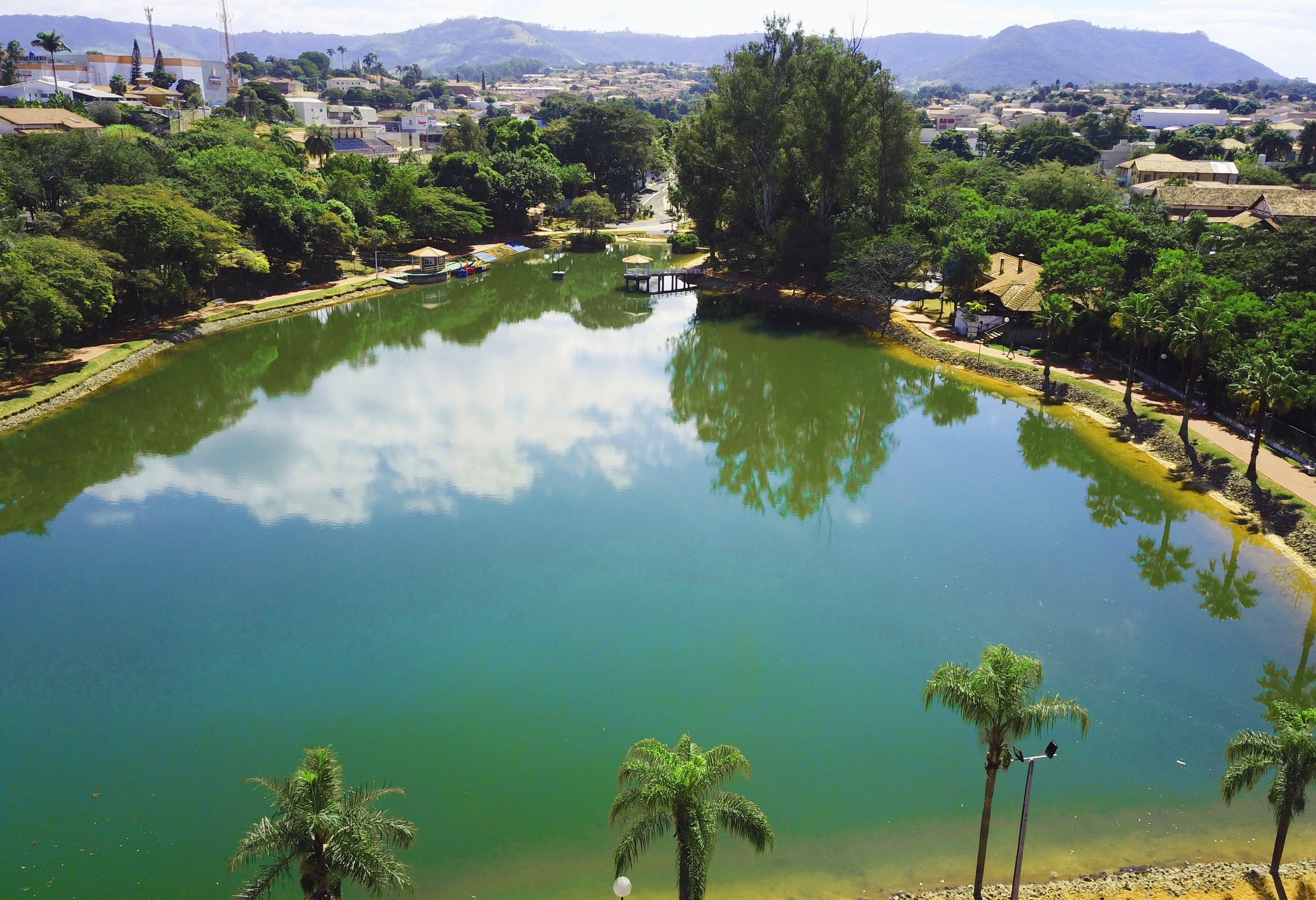 Corpo de homem é encontrado em lago de parque em São Pedro