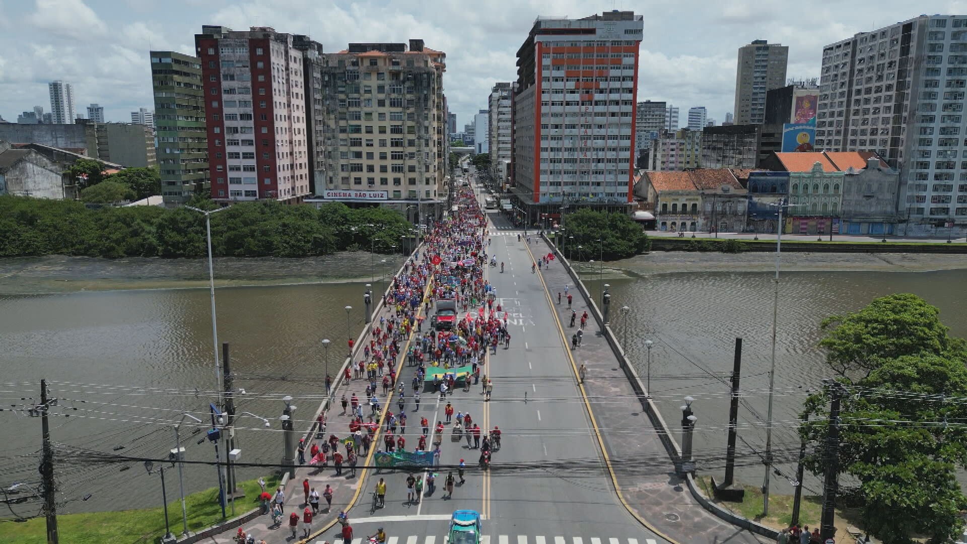 No Recife, Grito dos Excluídos protesta em defesa da soberania nacional e do meio ambiente e contra anistia para golpistas