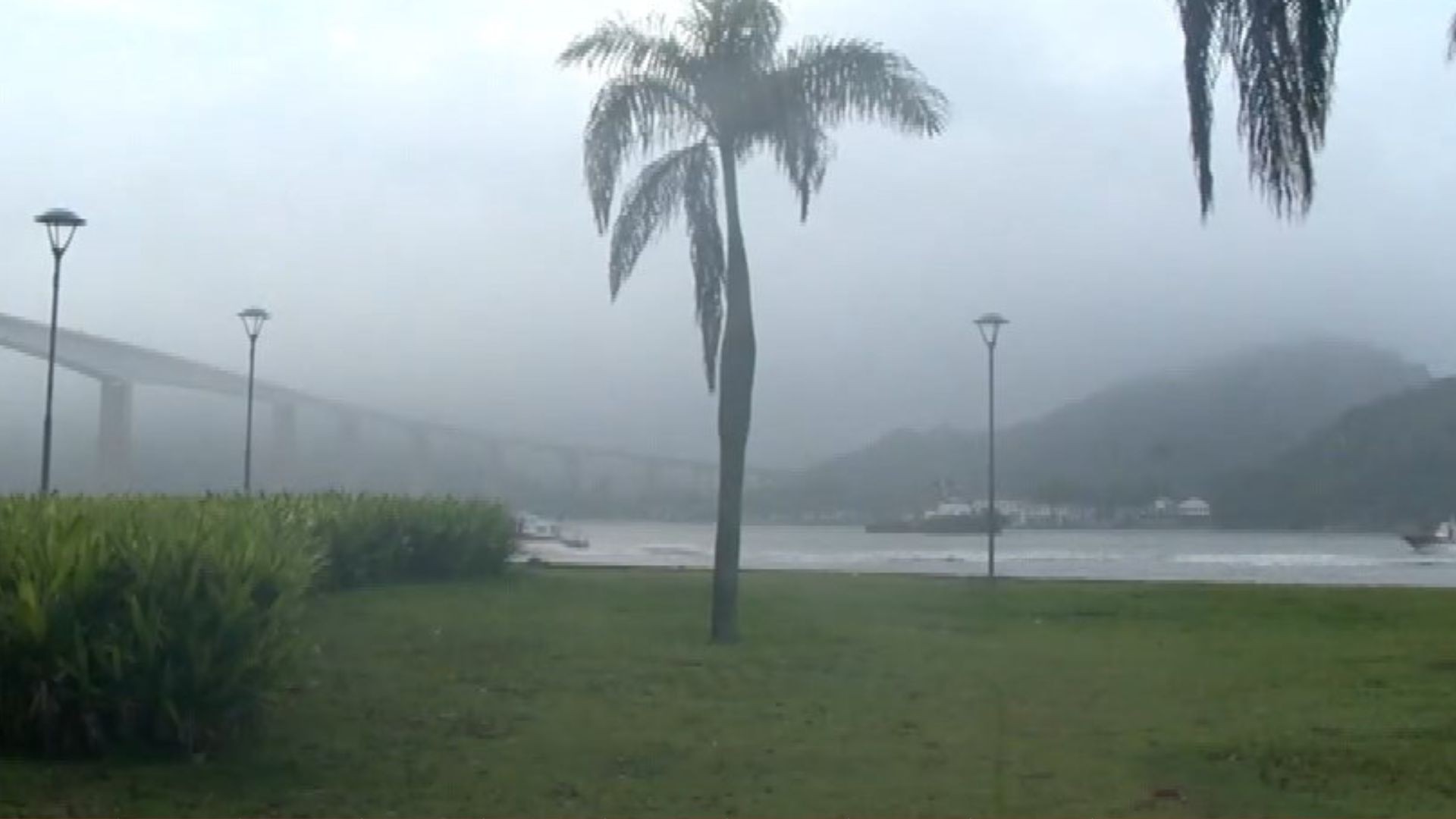Primeira onda de frio do ano provoca chuva e queda de temperatura no ES; confira previsão do tempo