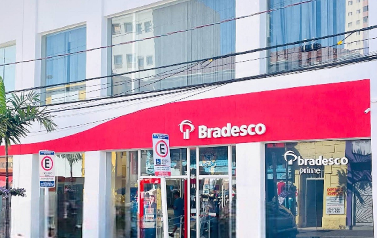 Jovem é detido após invadir agência bancária no centro de Botucatu