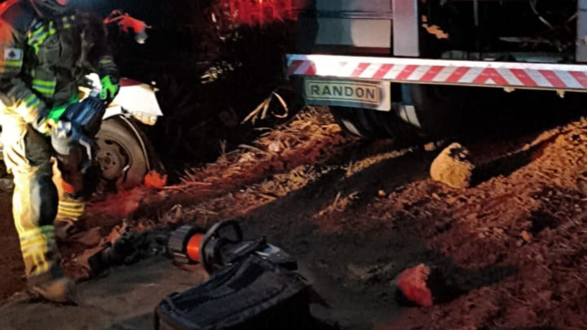 Motorista morre preso às ferragens após batida frontal com caminhão graneleiro na BR-352 em MG