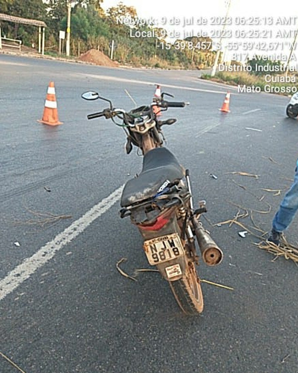 Segundo a Polícia Civil, o motociclista teria perdido o controle da direção — Foto: Reprodução