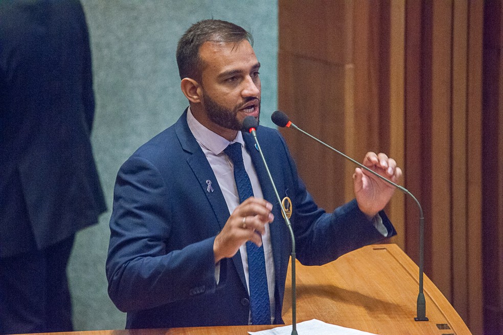 Deputado gay Fábio Félix é o parlamentar mais votado da história da Câmara do DF