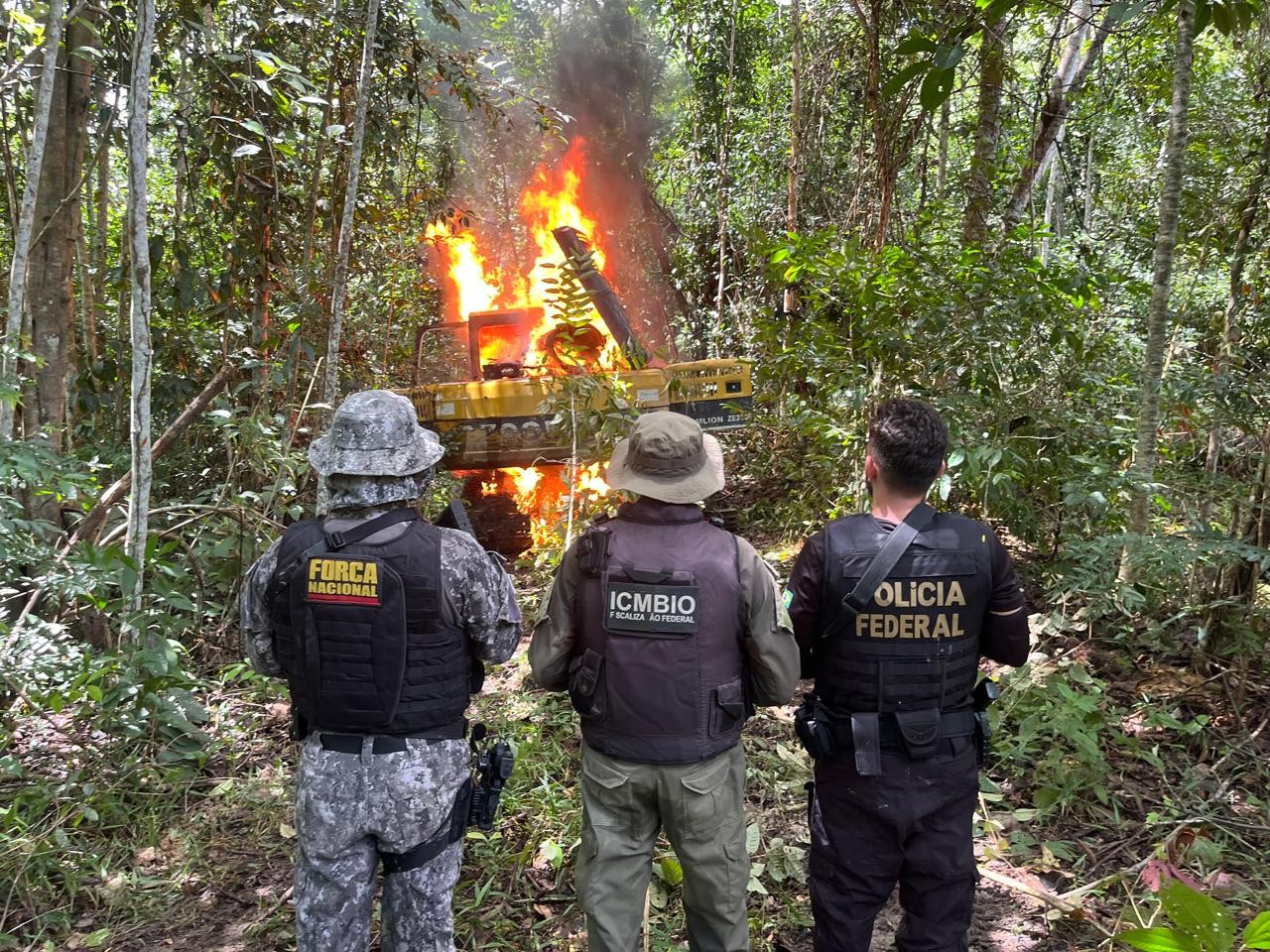 Operação Ararajuba destrói equipamentos usados na atividade de garimpo ilegal no Oeste do Pará