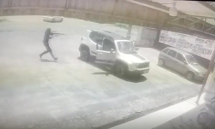 VÍDEO: homem é perseguido e executado com vários tiros dentro de supermercado de Rio Claro