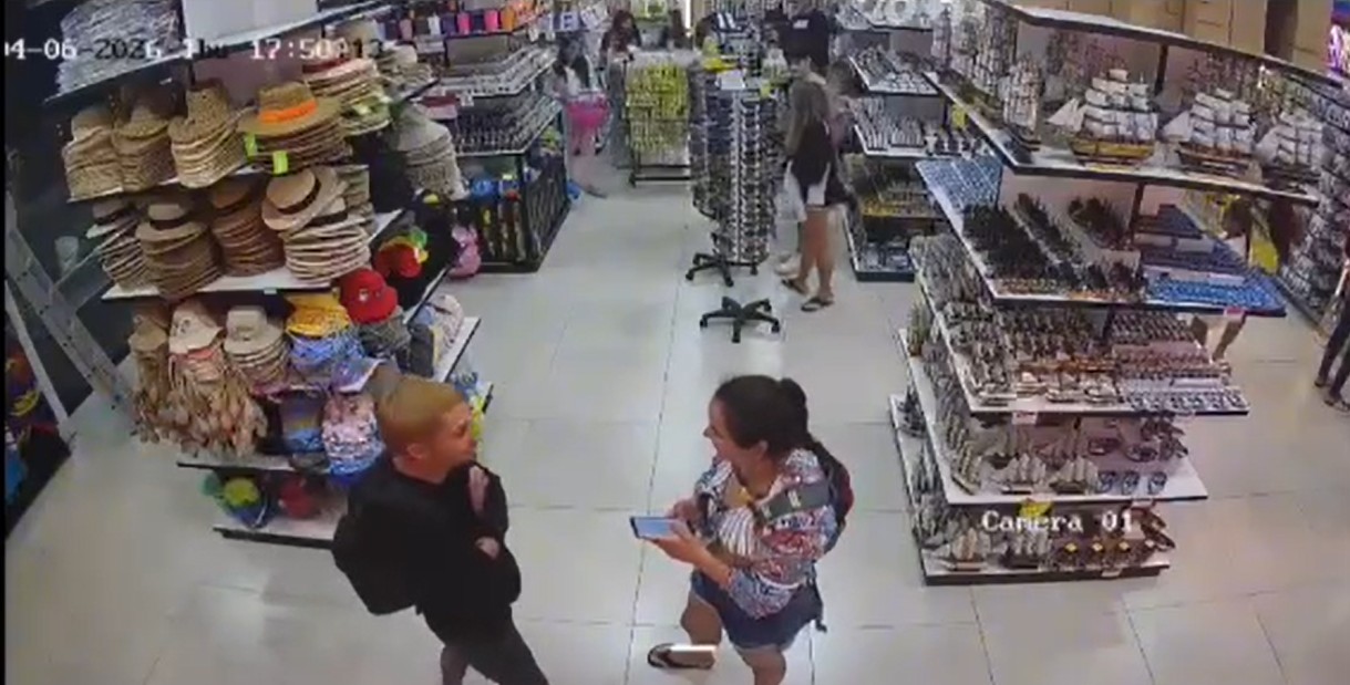 Câmeras flagram casal furtando óculos em loja de Arraial do Cabo