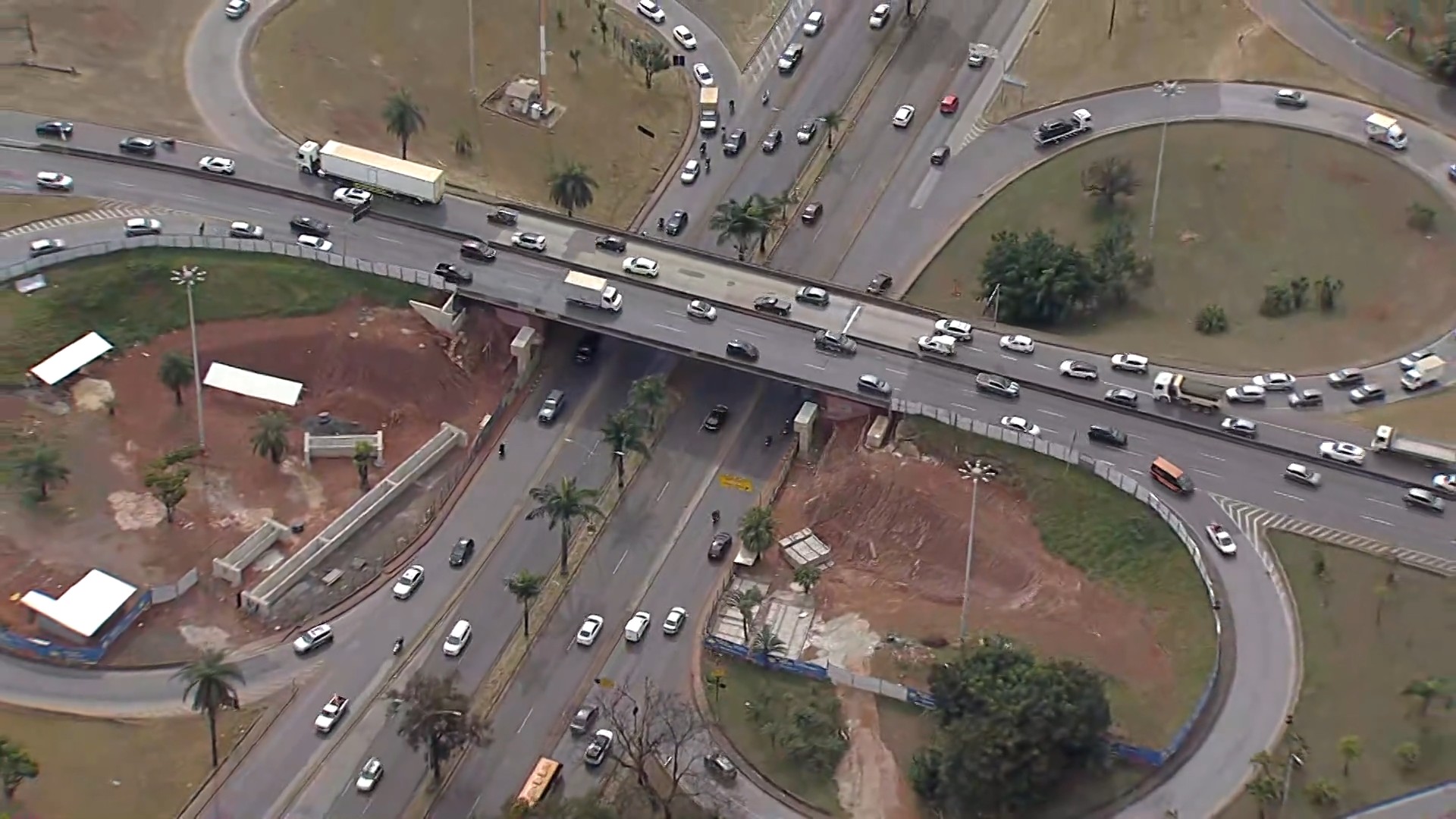 Prefeitura de BH rescinde contrato e obra no trevo do Belvedere é paralisada